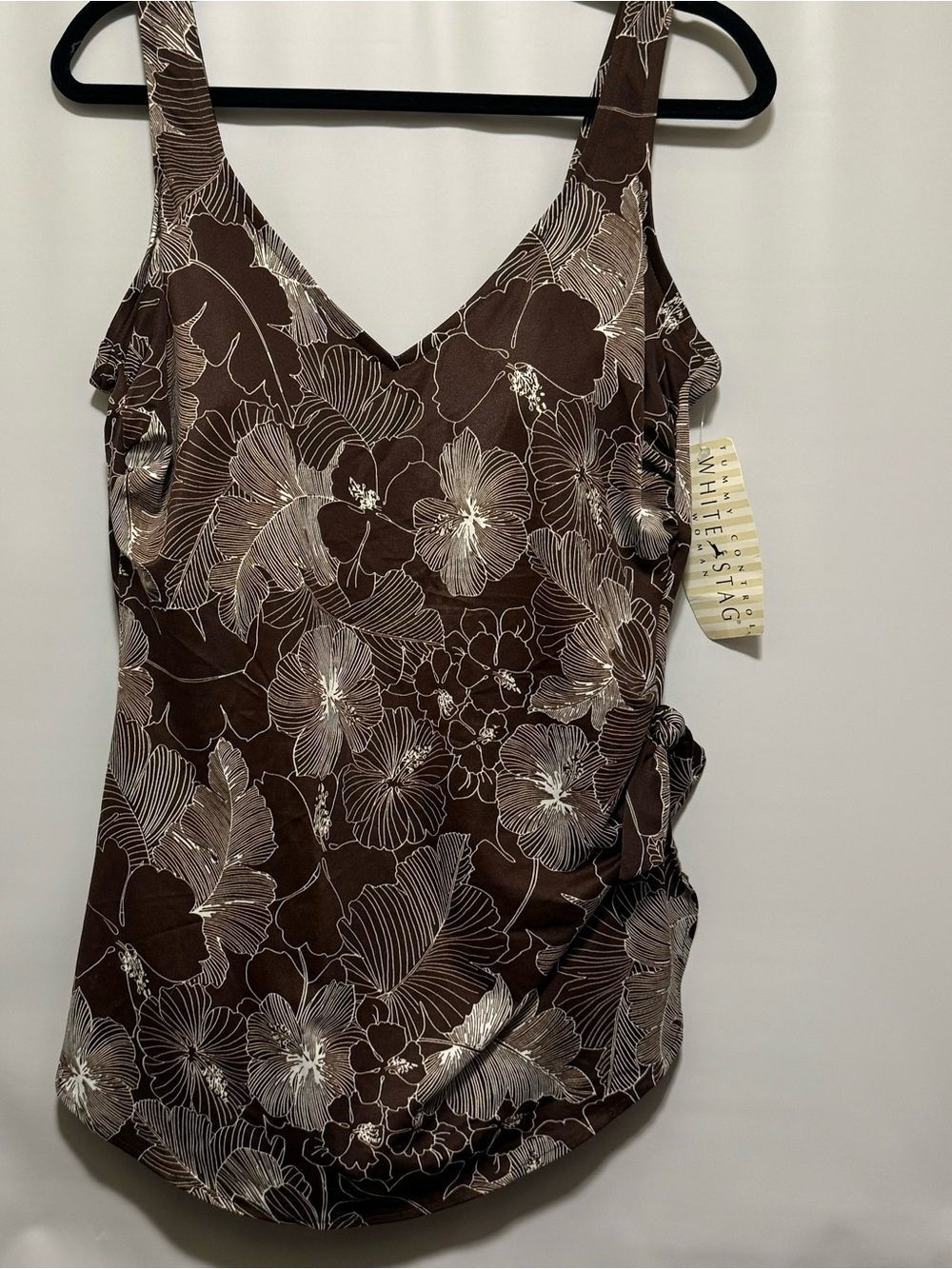 NWT White Stag Woman’s  Floral Bathing Suit with Front Skirt. Size 3X (22W/24w)